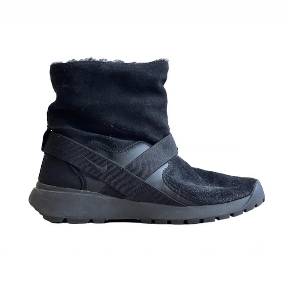 Nike Golkana Triple Black Suede Faux Fur Winter Boot / Bootie, Sz 7.5 - Picture 2 of 13
